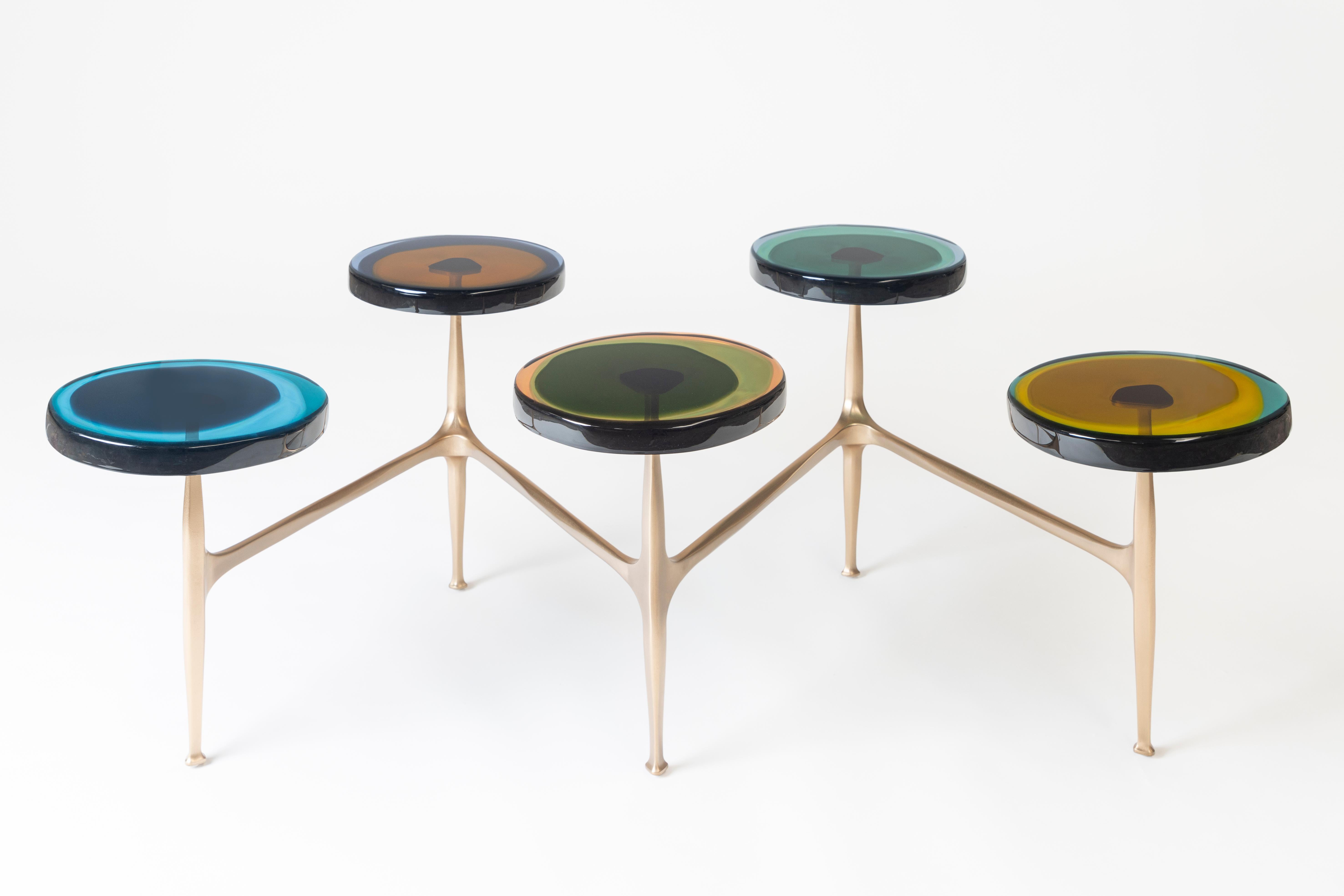 Moderne Table basse Agatha 5 par Draga & Aurel Résine et bronze, 21e siècle en vente