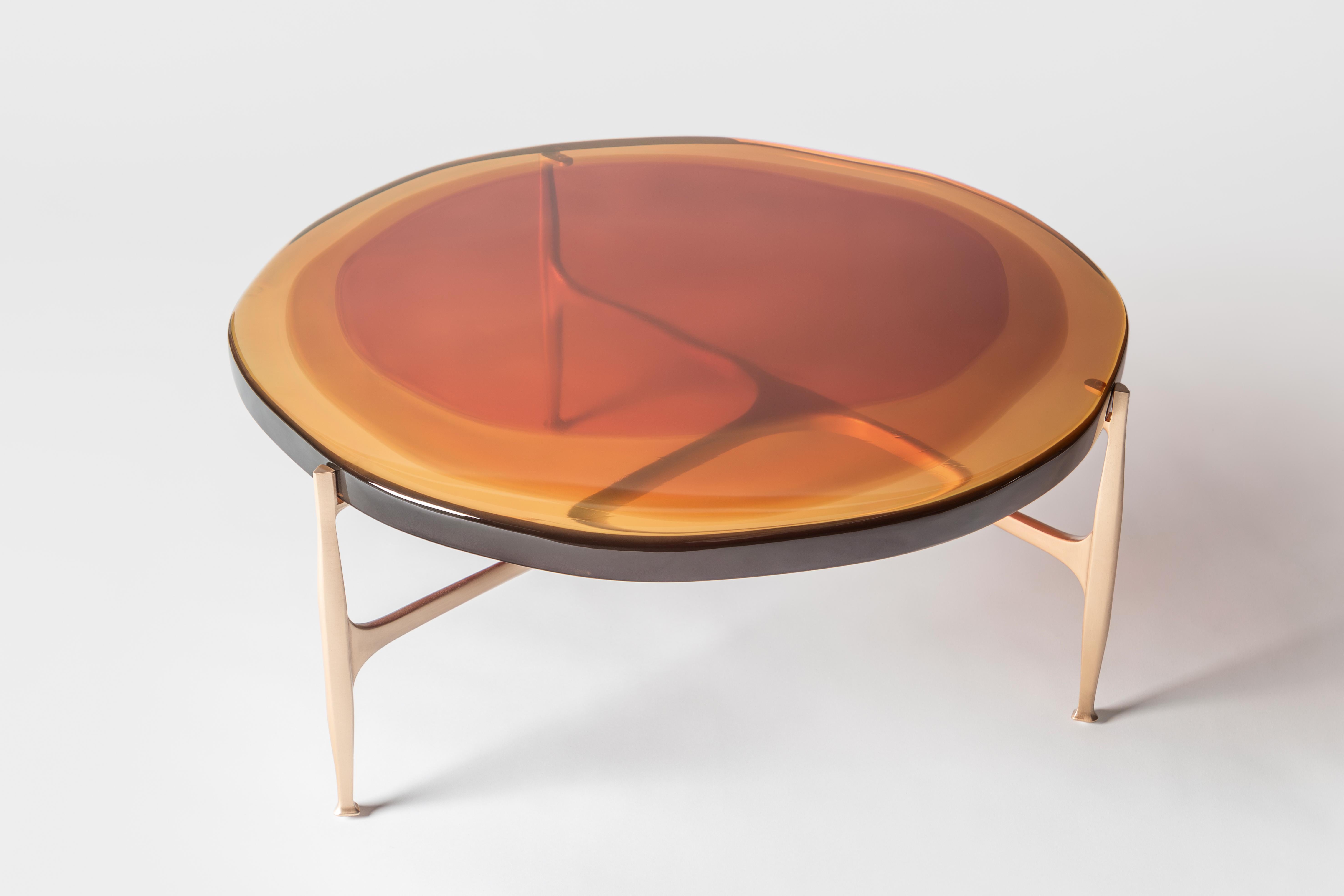italien Table basse Agatha Large by Draga & Aurel Résine et bronze, 21e siècle en vente
