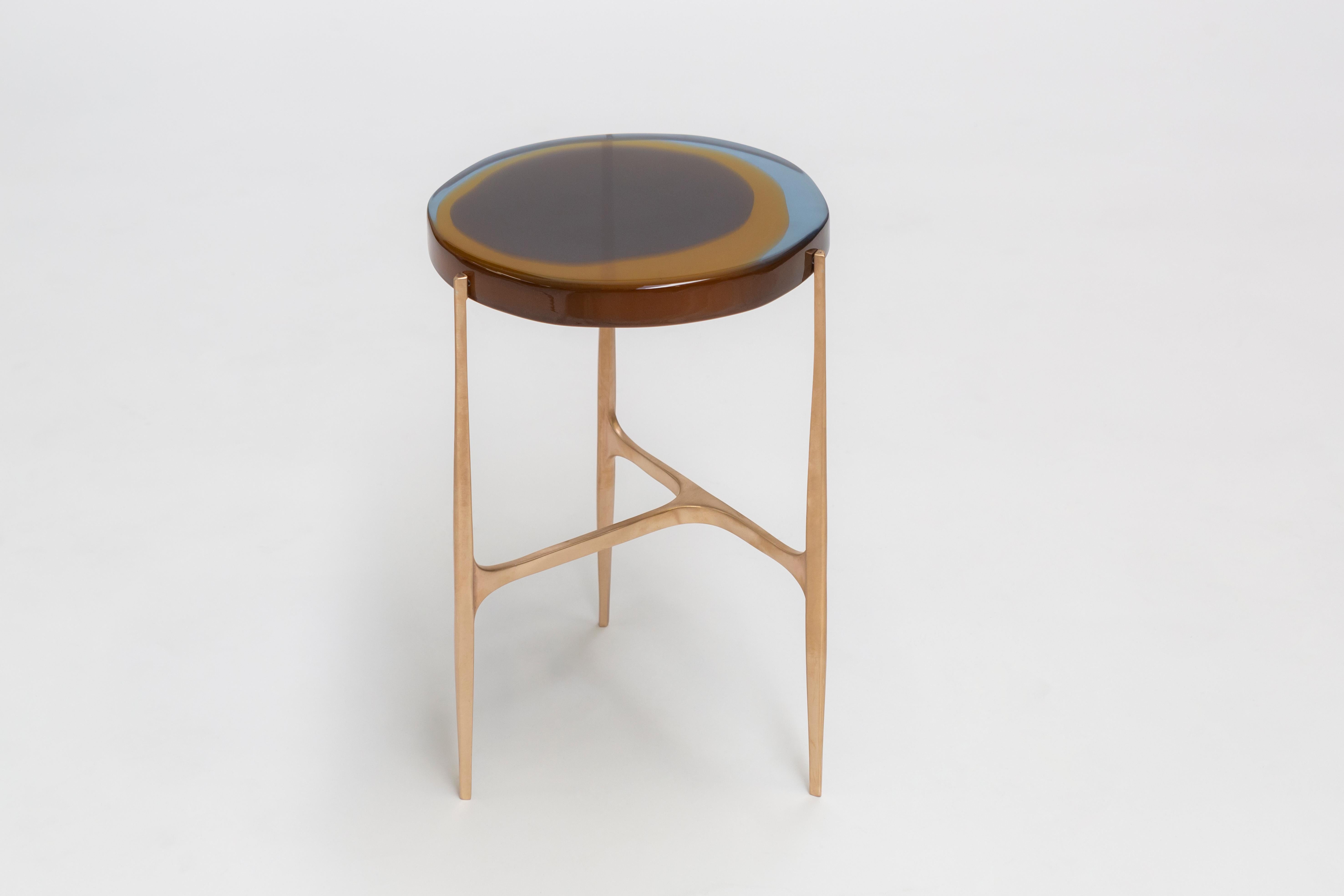 Moderne Agatha Single Coffee Table Low by Draga & Aurel Resin and Bronze:: 21st Century en vente