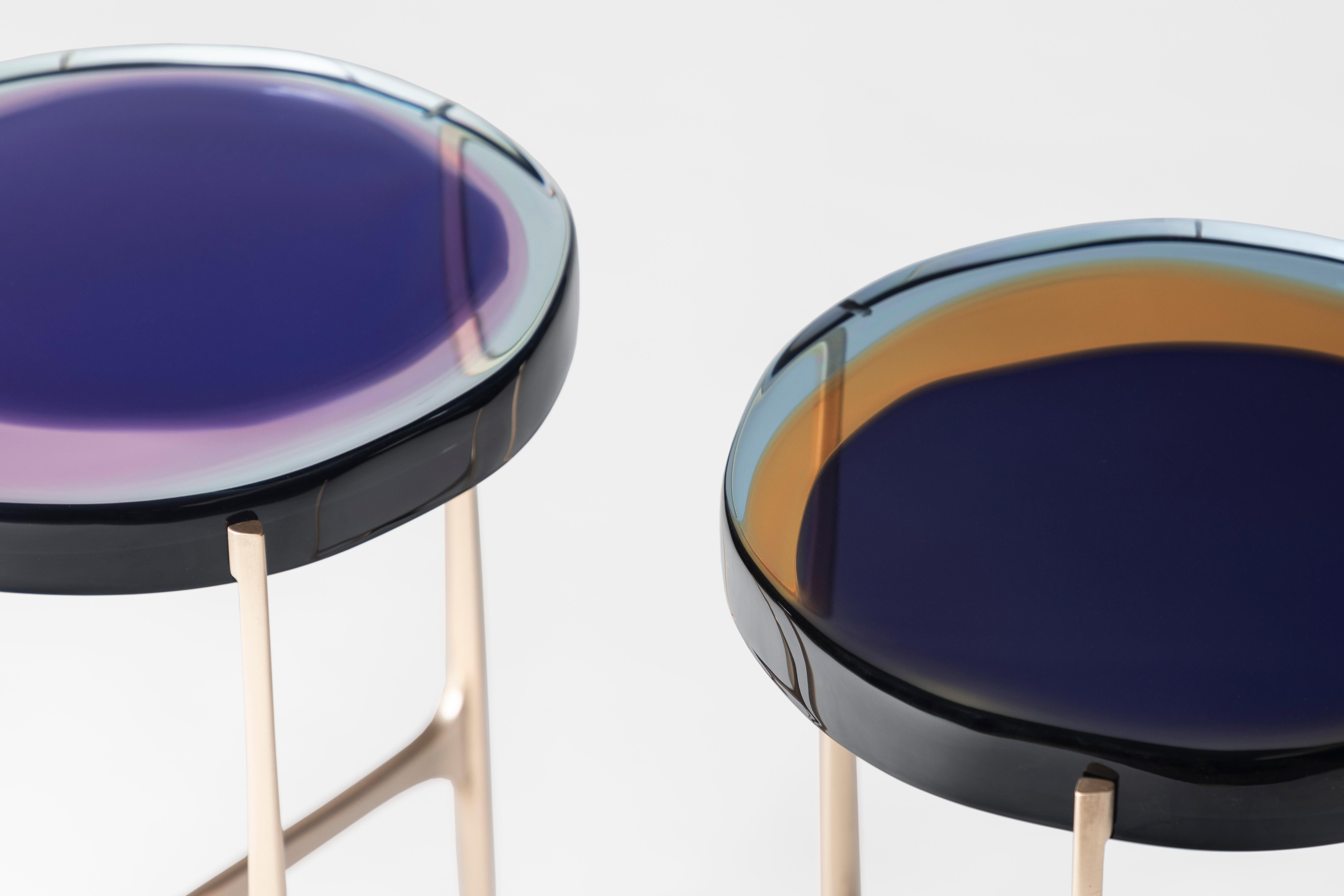 Moderne Table basse simple Agatha Low par Draga & Aurel Résine et bronze, 21e siècle en vente