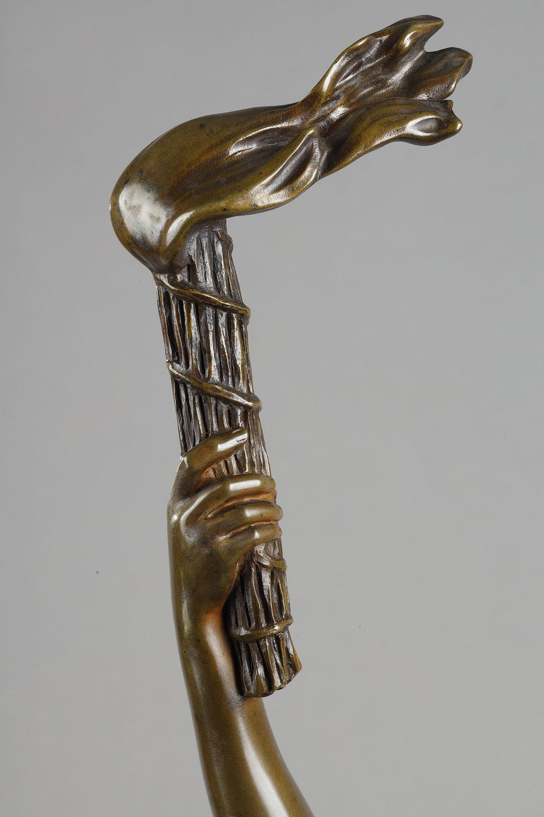 Tänzerin mit Fackeln
von Agathon LÉONARD (1841-1923)

Eine seltene Skulptur aus Bronze mit einer nuancierten hellbraunen Patina
Rückseitig signiert 