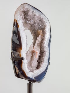 Rodaja de Geoda Agatizada con Rara Formación Central de Calcita y Cuarzo Blanco