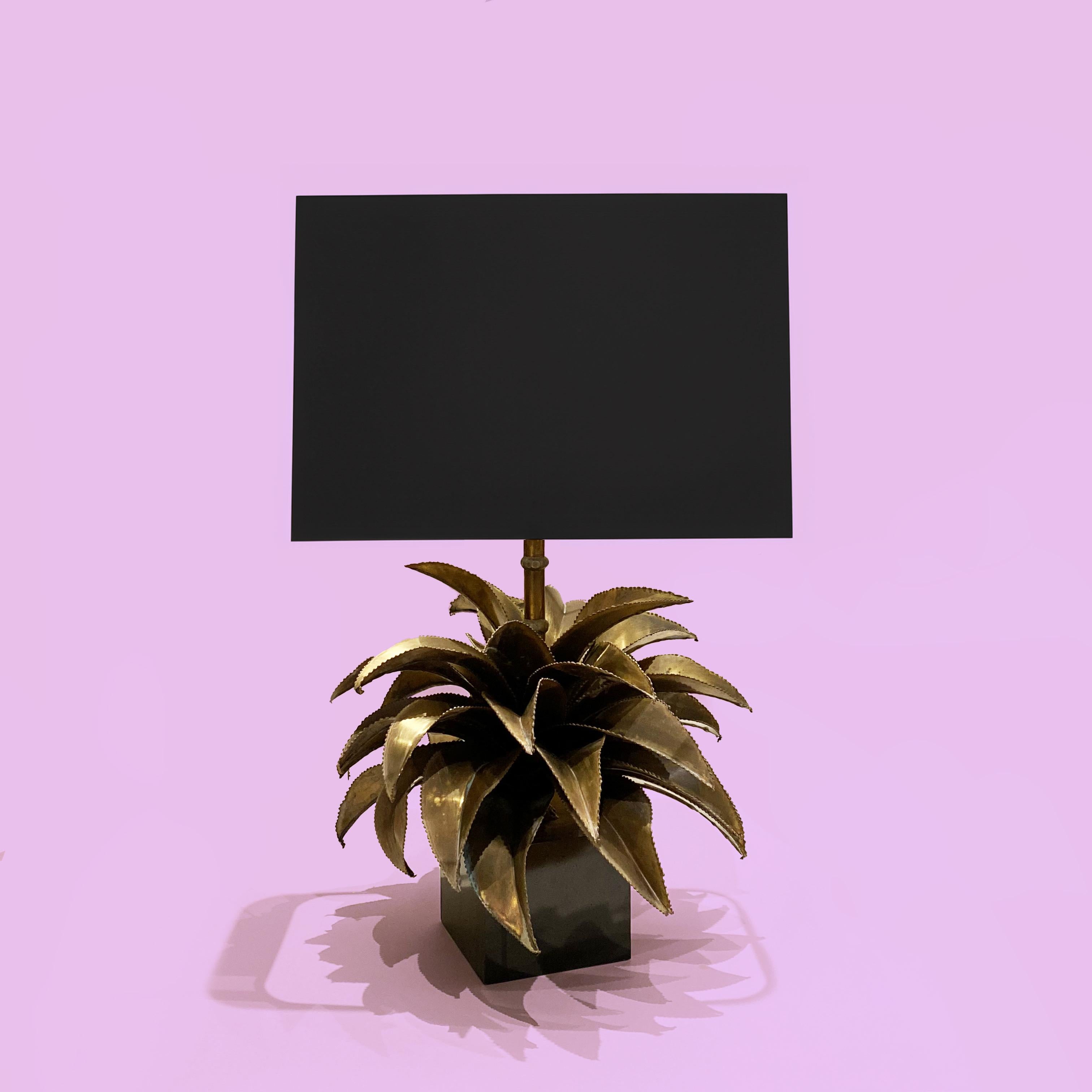 Agave « Palm » Table Lampe by Christian Techoueyres for Maison Jansen, in solid brass leaves soldered with tin.
1970s.
