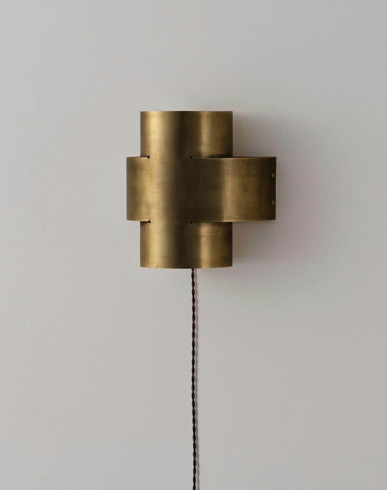 Aged brass plus one large lamp by Paul Matter
Dimensions: L: 240 mm, H: 254 mm, D: 155 mm
1 Type E27 Base, 3W - 5W LED
Warm White, Voltage 220-240V
CE Certified
Dimmable upon request
Materials: Brass

Finished in burnt, aged, buffed brass