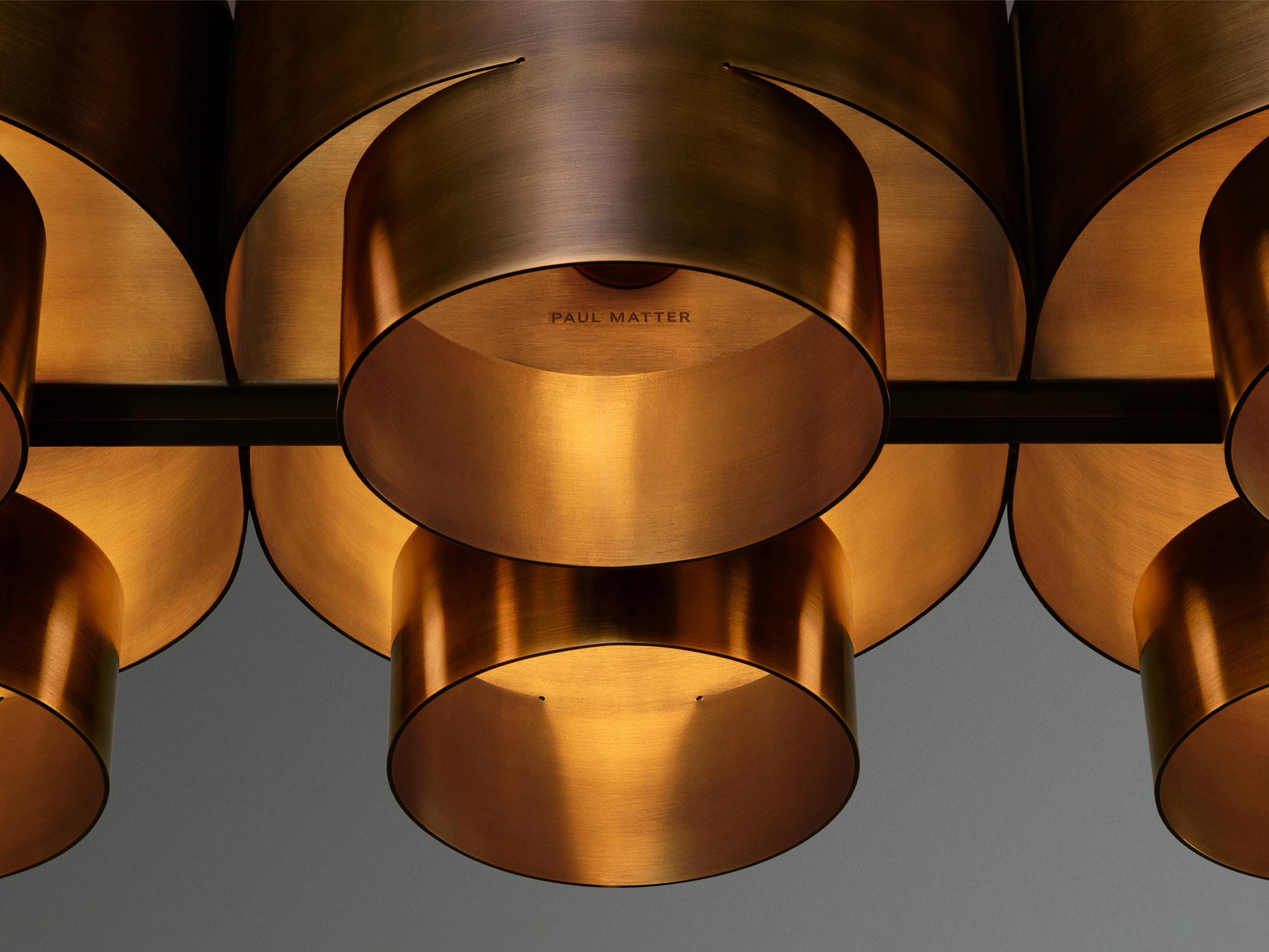 Lampadario Plus Ten in ottone invecchiato di Paul Matter In condizioni Nuovo in vendita a Geneve, CH