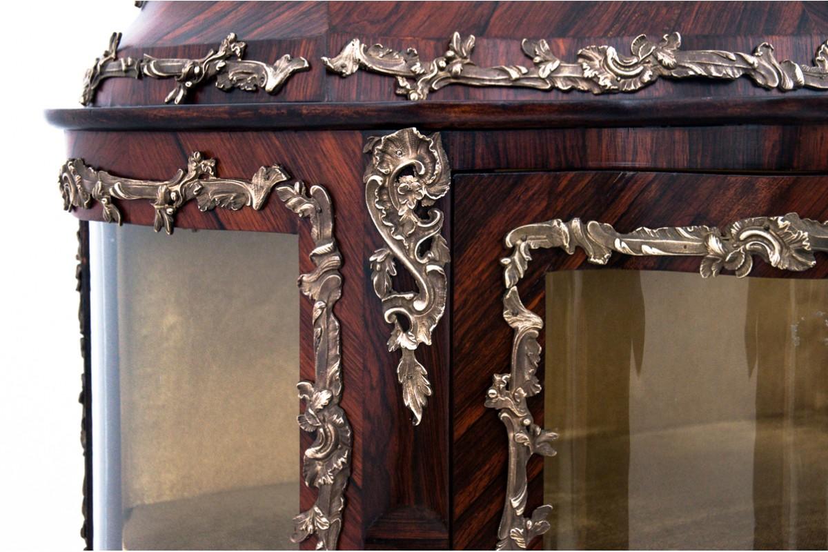 Mid-19th Century Aged display case, France, circa 1830. After renovation For Sale