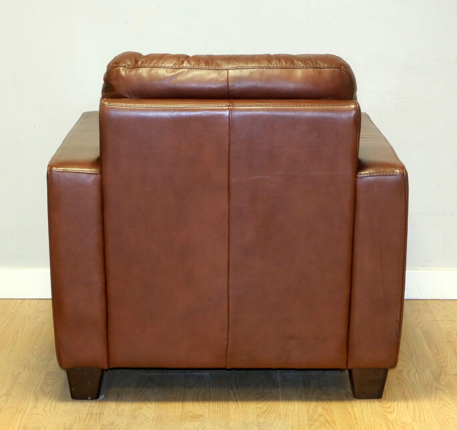AGED KNOLL STYLE BROWN LEATHER ARMCHAIR CHESTERFIELD STYLE BUTTONING TRACK ARMs For Sale 3