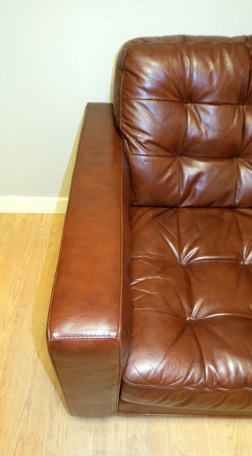 AGED KNOLL STYLE BROWN LEATHER ARMCHAIR CHESTERFIELD STYLE BUTTONING TRACK ARMs For Sale 2