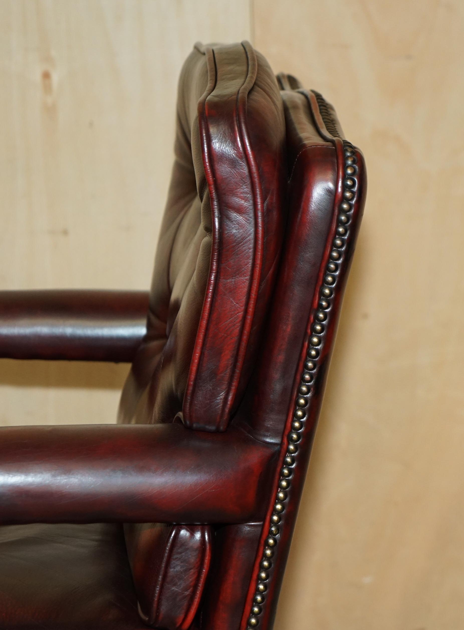 ARMACAIO DEL CAPITANO DELL'UFFICIO DEL DIRETTORE DI CHEsterfield IN PELLE OXBLOOD AGED in vendita 9