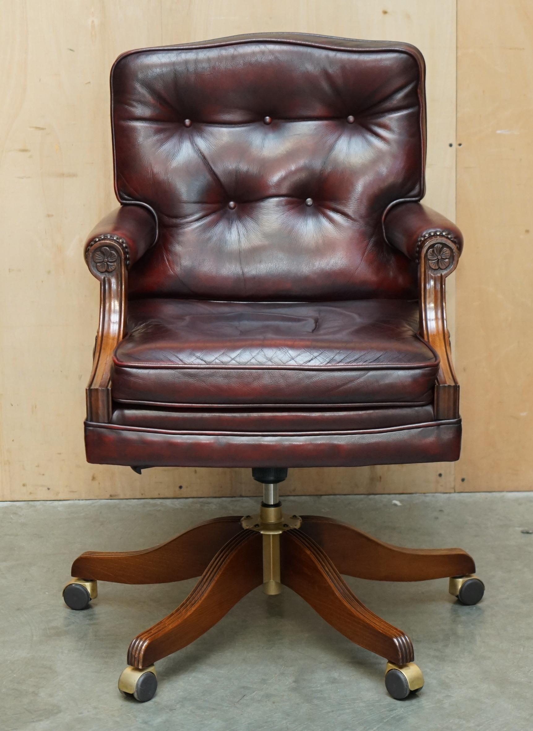 Casa Reale Antiquariato

Royal House Antiques è lieta di offrire in vendita questa splendida poltrona vintage Bevan Funnell RRP £3799 Chesterfield Directors con pelle color sangue di bue, realizzata a mano in Inghilterra.

Le spese di spedizione