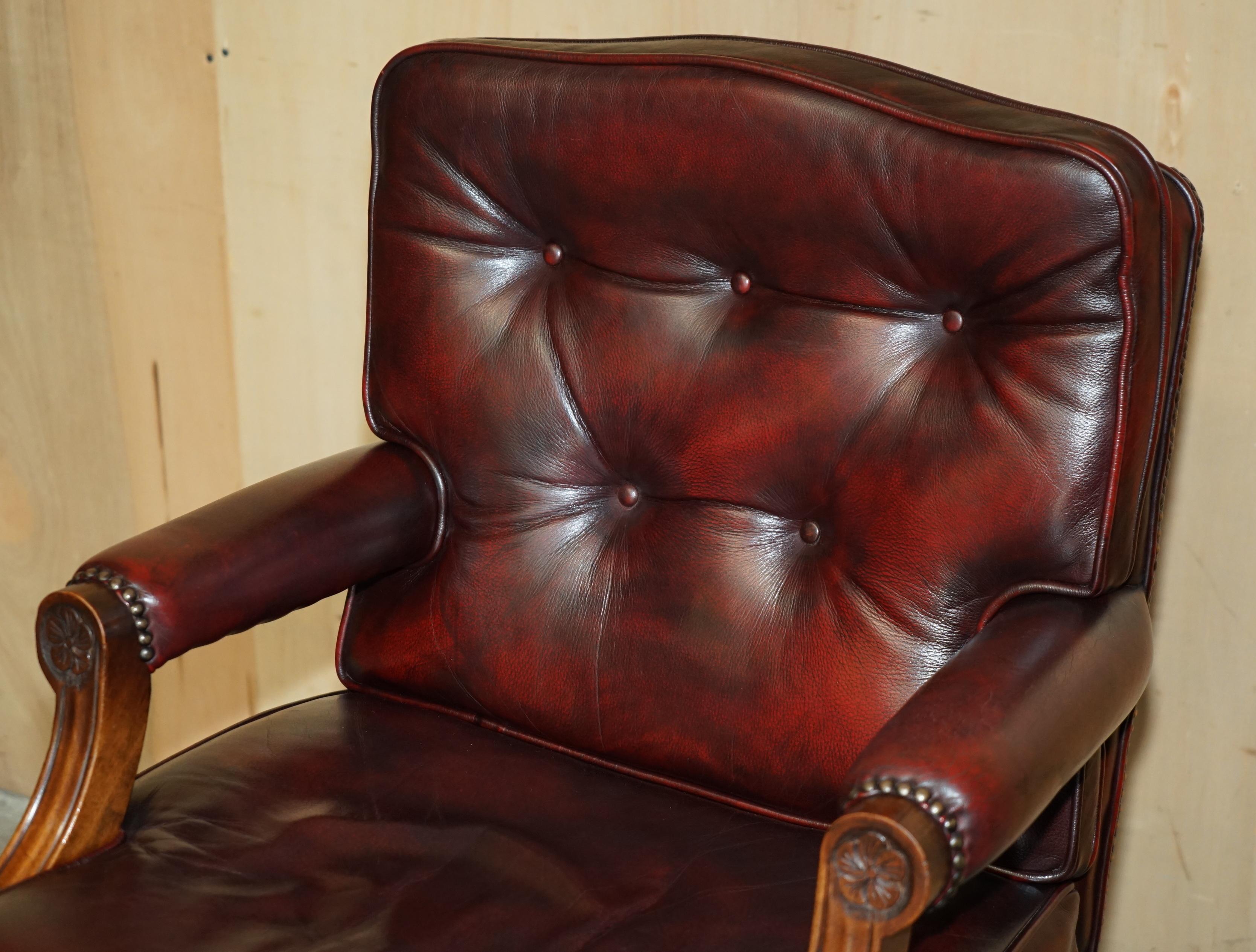 Inglese ARMACAIO DEL CAPITANO DELL'UFFICIO DEL DIRETTORE DI CHEsterfield IN PELLE OXBLOOD AGED in vendita