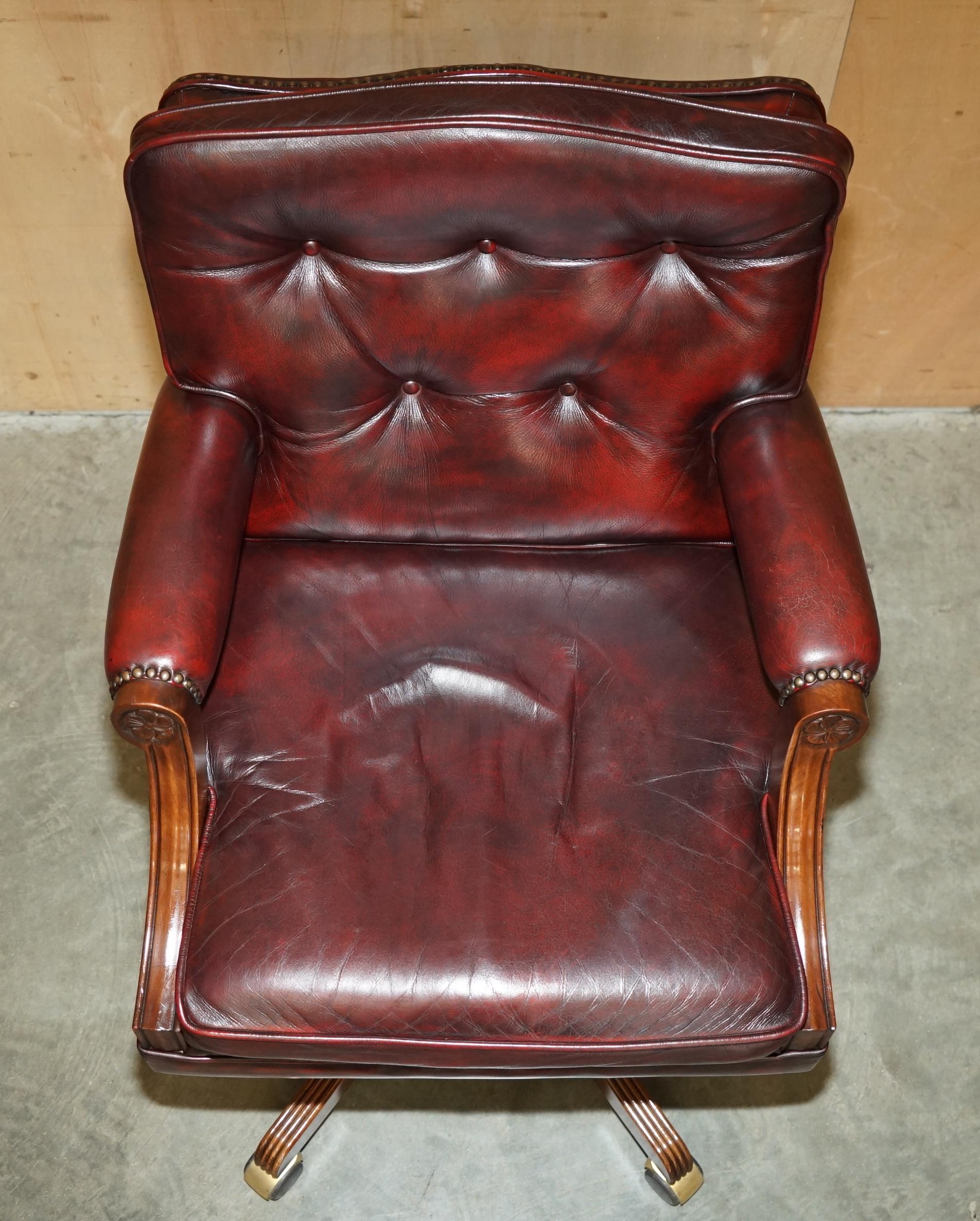 Fatto a mano ARMACAIO DEL CAPITANO DELL'UFFICIO DEL DIRETTORE DI CHEsterfield IN PELLE OXBLOOD AGED in vendita