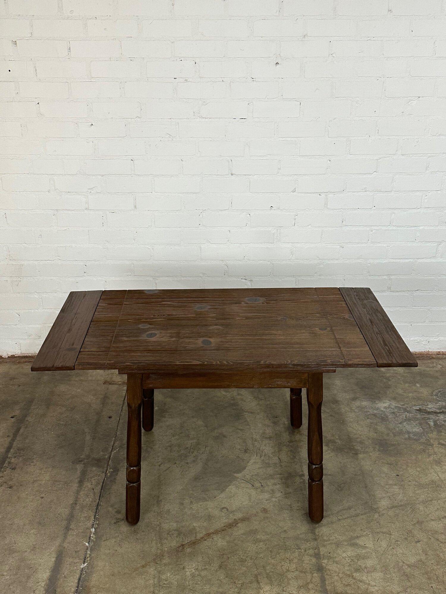 Aged pine drop leaf dining table For Sale 5