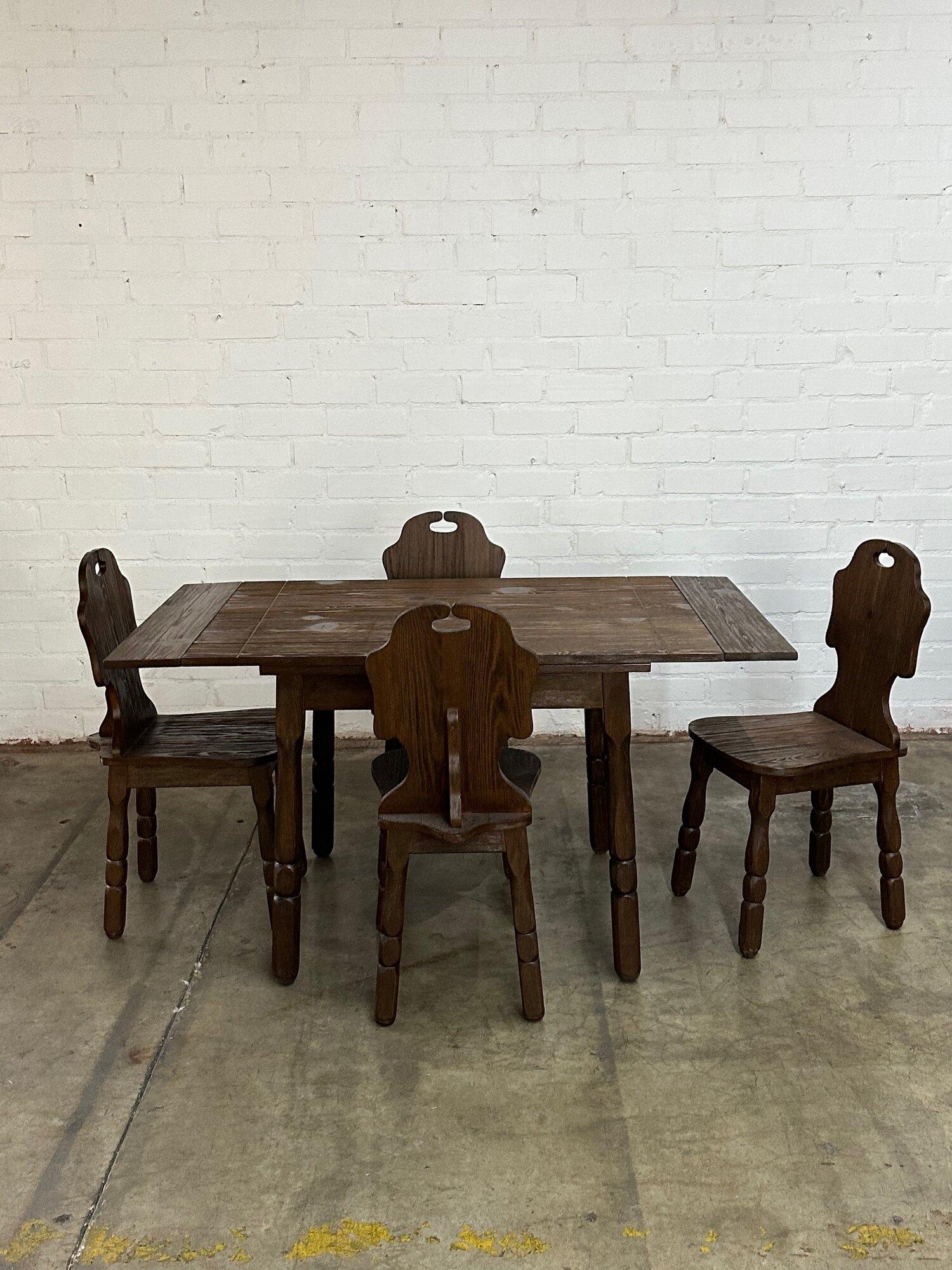 Aged pine drop leaf dining table In Good Condition For Sale In Los Angeles, CA