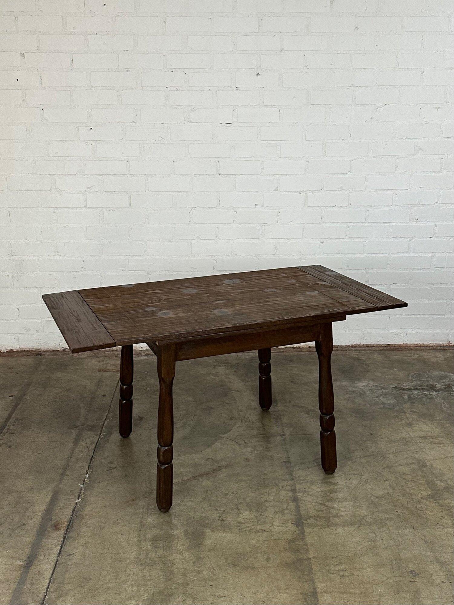 Aged pine drop leaf dining table For Sale 1