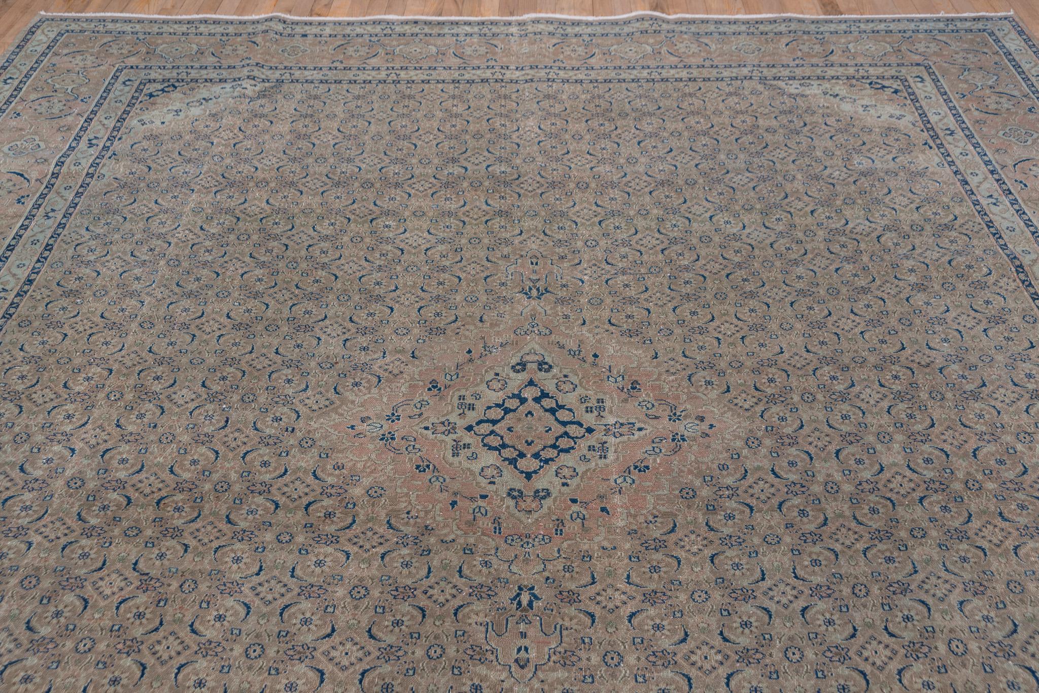 Tabriz invecchiato In condizioni ottime in vendita a New York, NY
