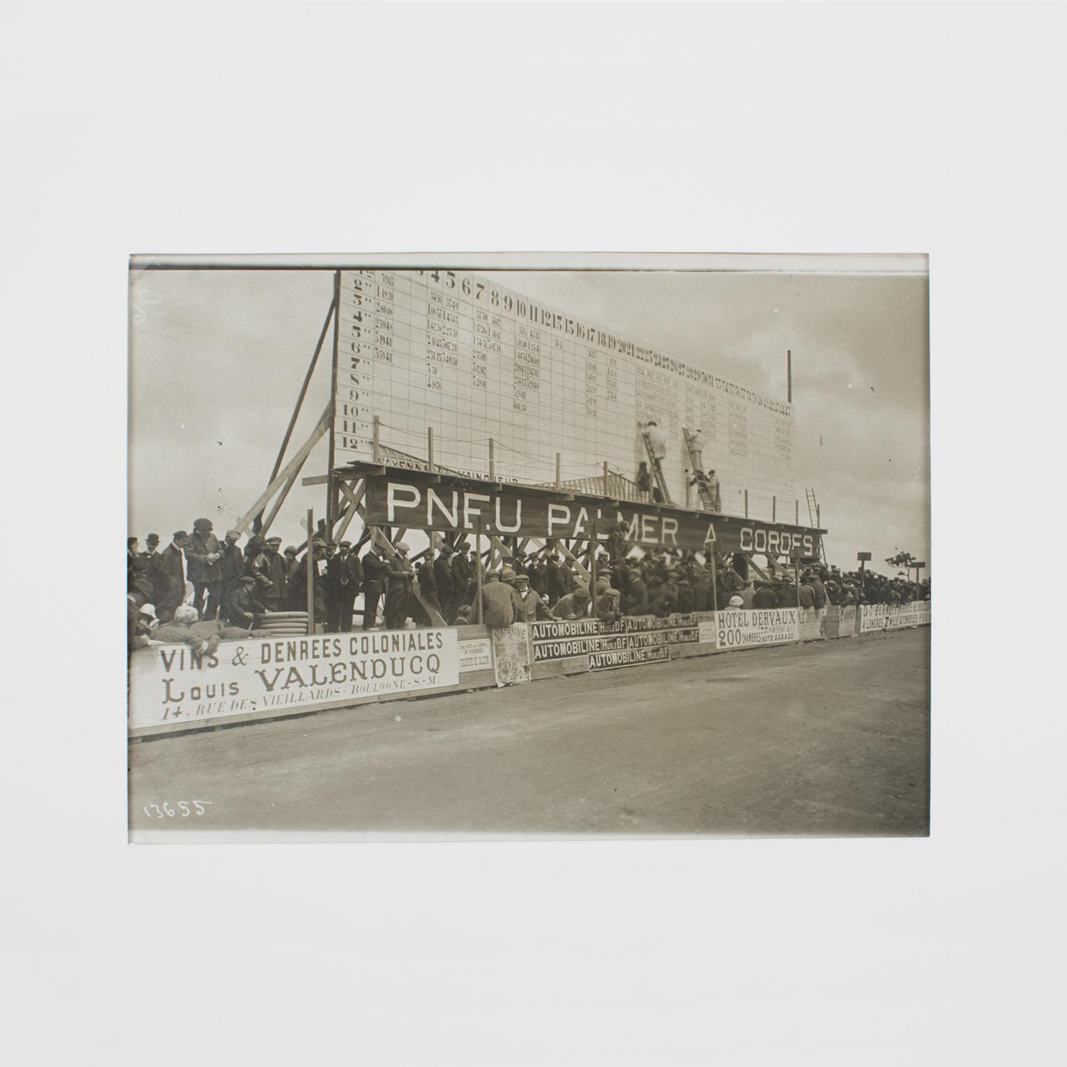 Car Racing in France, 1911 - Silver Gelatin Black and White Photography - Gray Landscape Photograph by Agence Meurisse