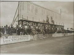 Courses de voitures en France, photographie en noir et blanc à la gélatine argentée, 1911