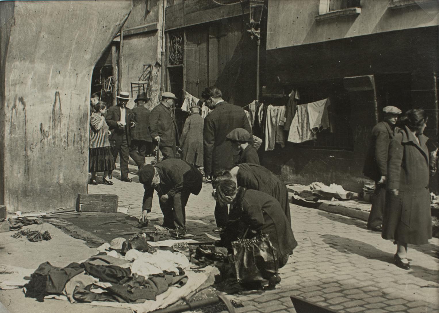 Agence Meurisse Landscape Photograph - Paris, Street Flea Market circa 1930, Silver Gelatin B and W Photography