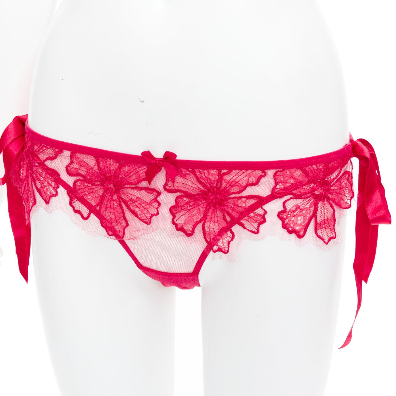AGENT PROVOCATEUR Serephina Rotes Kleid-Set aus Baumwollbesatz mit Blumenspitze und Baumwollbesatz in Schleife 86B M im Angebot 3