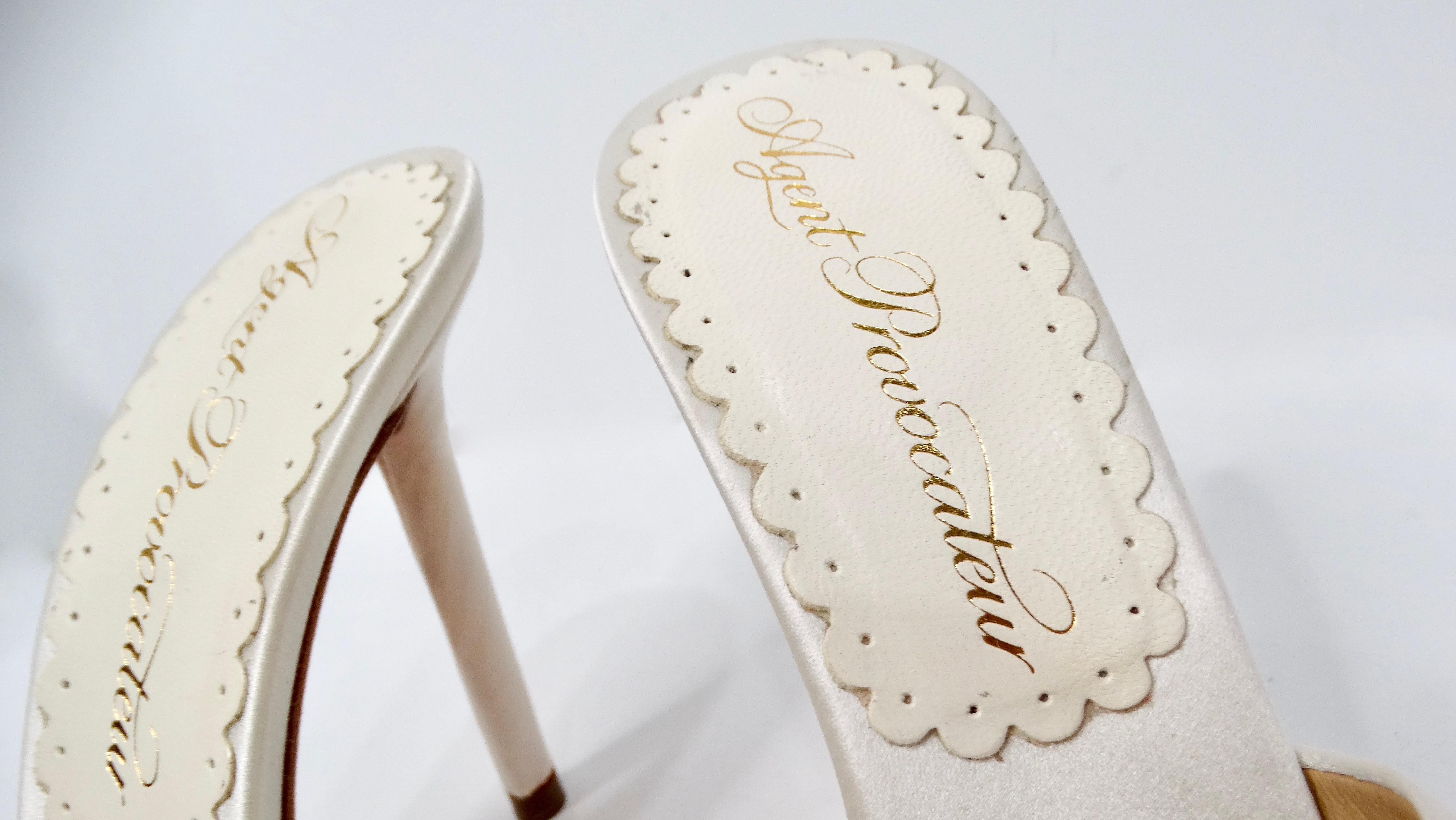 Agent Provocateur Mules Elice in raso bianco In condizioni buone in vendita a Scottsdale, AZ