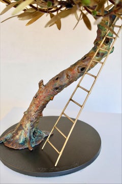 Albero d'ulivo con scala, scultura contemporanea in rame e bronzo