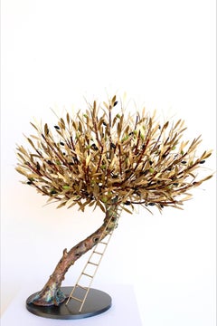Albero d'ulivo con scala, scultura contemporanea in rame e bronzo