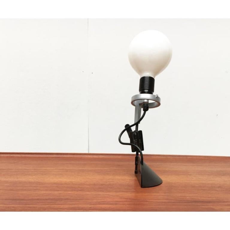 Foco Aggregato de Enzo Mari y Giancarlo Fassina para Artemide, años 70

- Aplique Artemide de la serie Aggregato
- Diseñado por Enzo Mari y Giancarlo Fassina en los años 70
- Una rara lámpara de pared, que ya no se fabrica
- El brazo tiene una