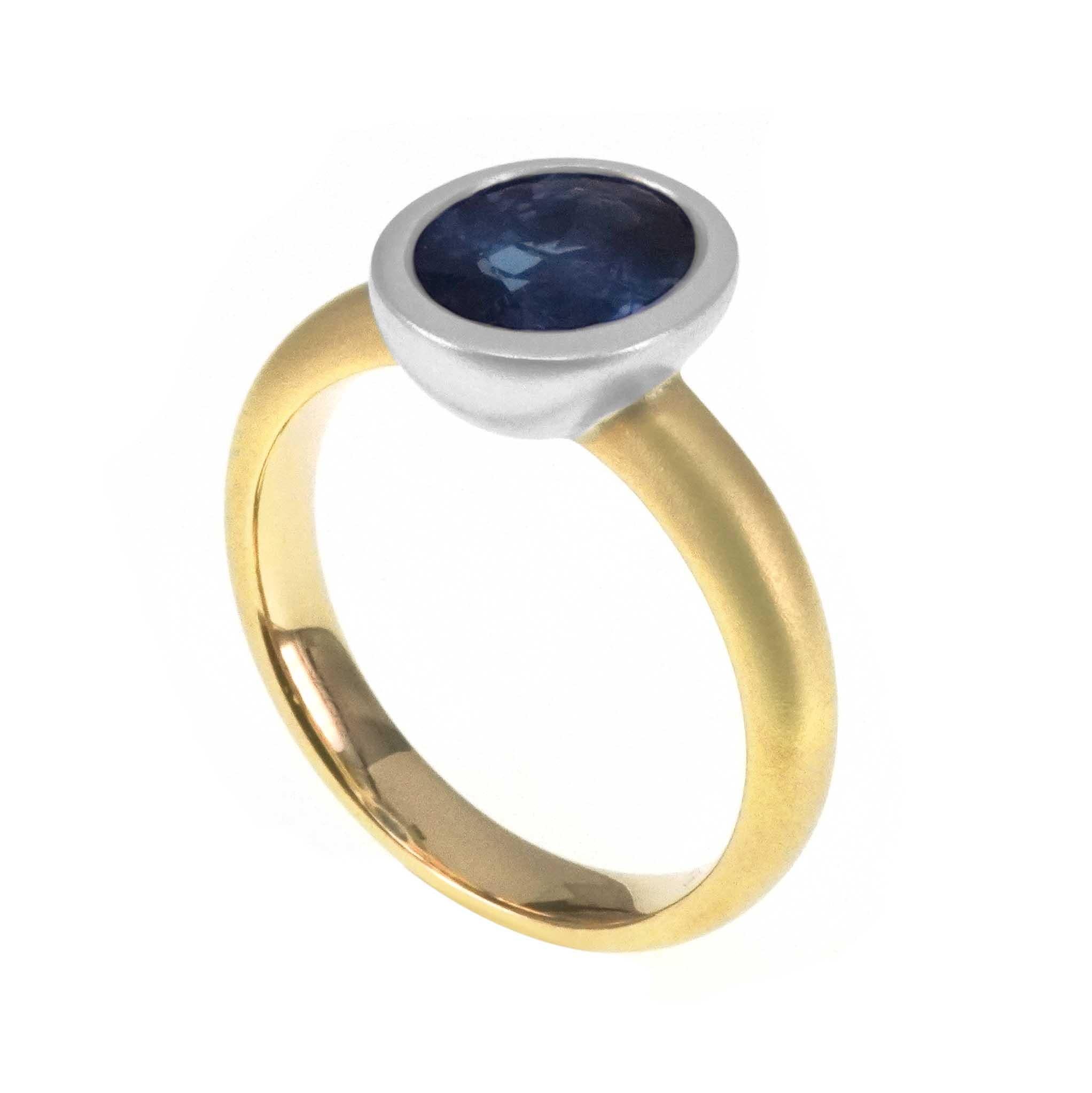 Contemporary AGK Japan Lab Certified 2.23 Carat Vivid Blue Sapphire 18k Italian Finish Ring For Sale