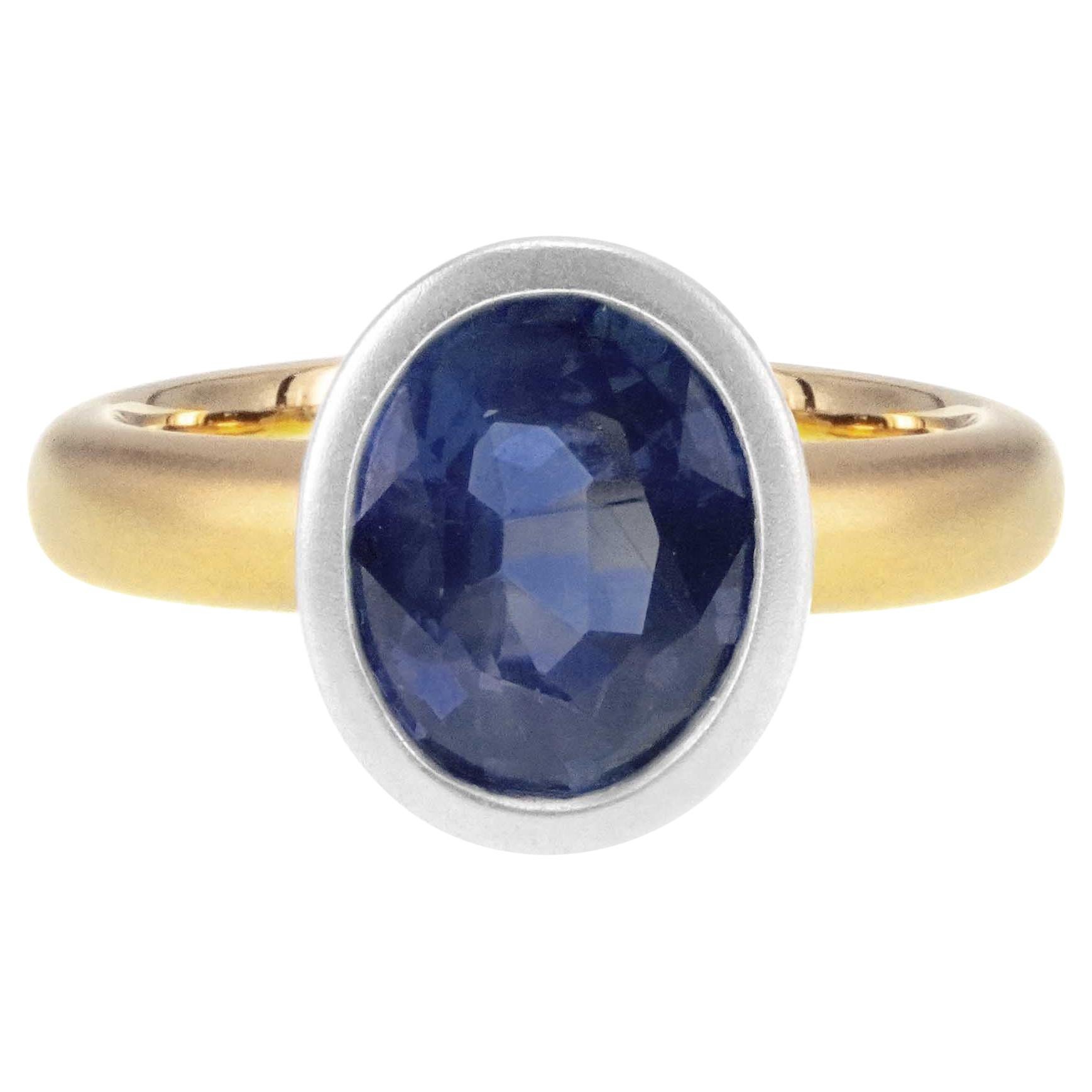 AGK Japan Lab Certified 2.23 Carat Vivid Blue Sapphire 18k Italian Finish Ring For Sale