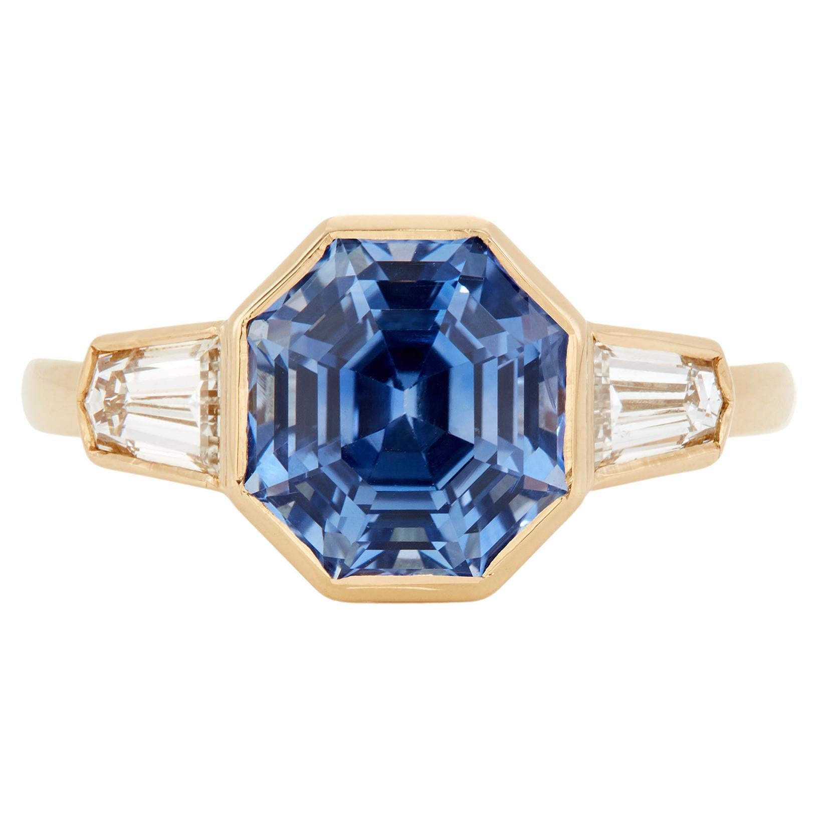 AGL 4.07 Carats Octagonal Sapphire and Diamond Ring in 18 Karat Yellow Gold For Sale