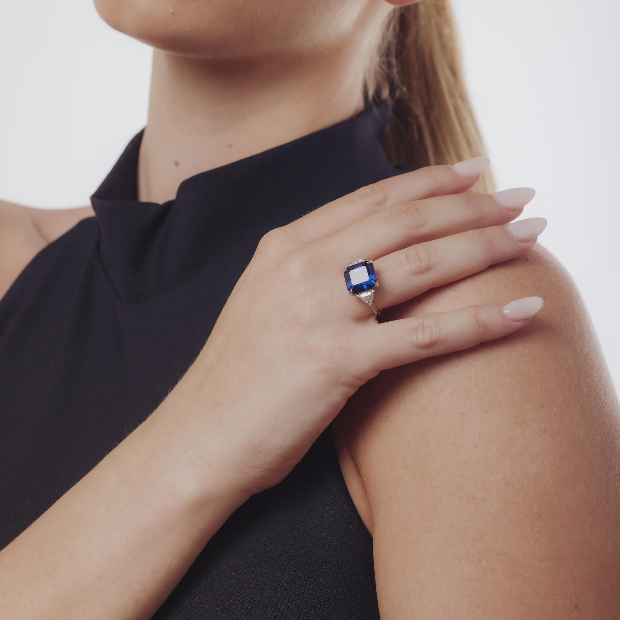 AGL Bague trois pierres 9,36 carats saphir non chauffé diamant platine Excellent état - En vente à Beverly Hills, CA