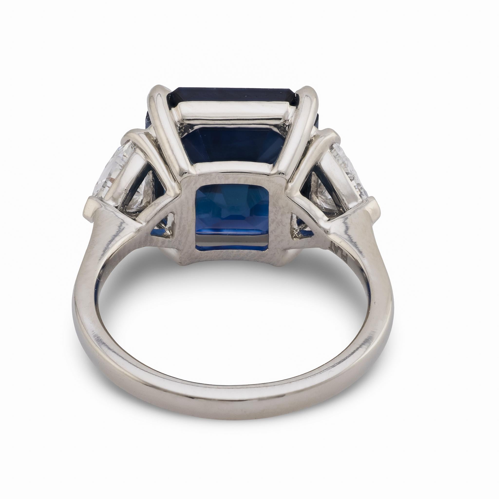 AGL Bague trois pierres 9,36 carats saphir non chauffé diamant platine en vente 2