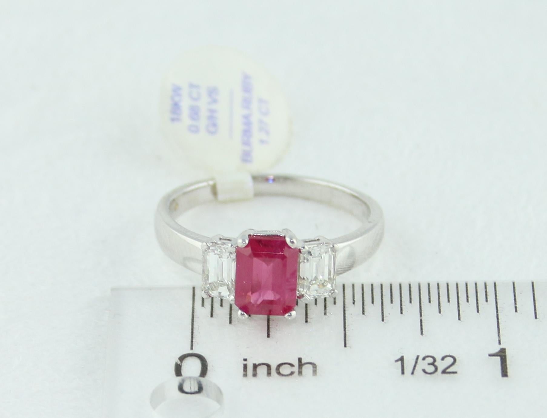 AGL and IGI Certified 1.27 Carat Burma Ruby Three-Stone Diamond Gold Ring For Sale 3