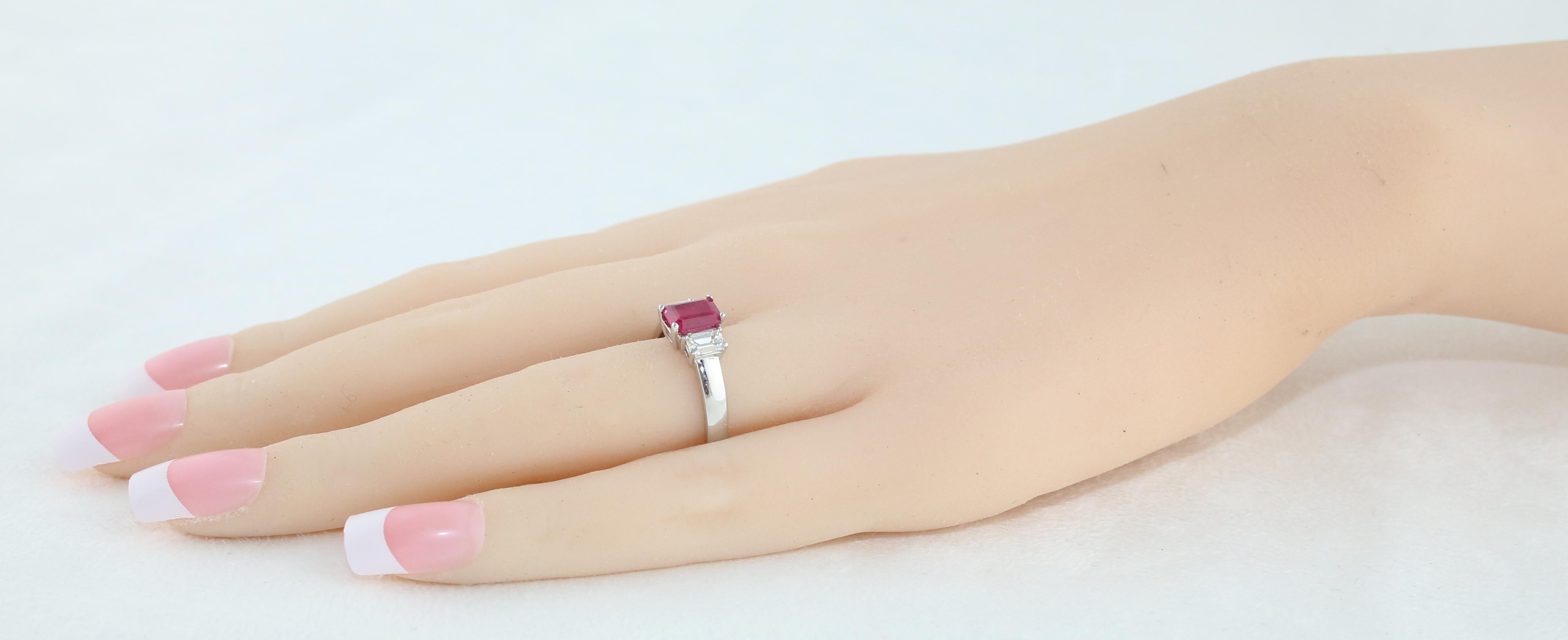 AGL and IGI Certified 1.27 Carat Burma Ruby Three-Stone Diamond Gold Ring In New Condition For Sale In New York, NY