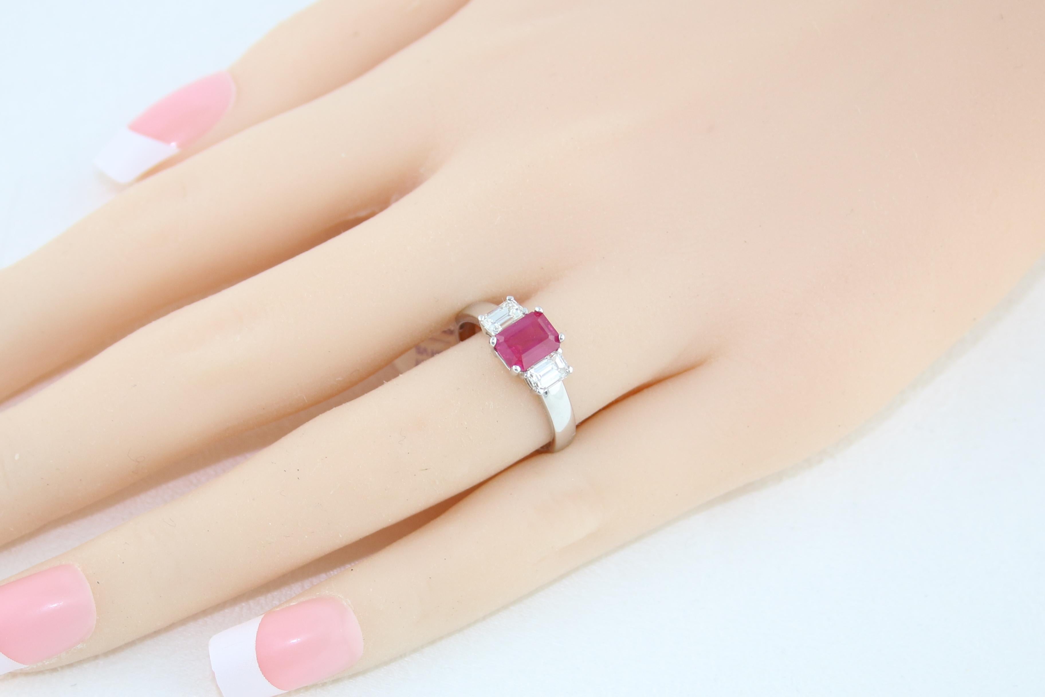 AGL and IGI Certified 1.27 Carat Burma Ruby Three-Stone Diamond Gold Ring For Sale 2