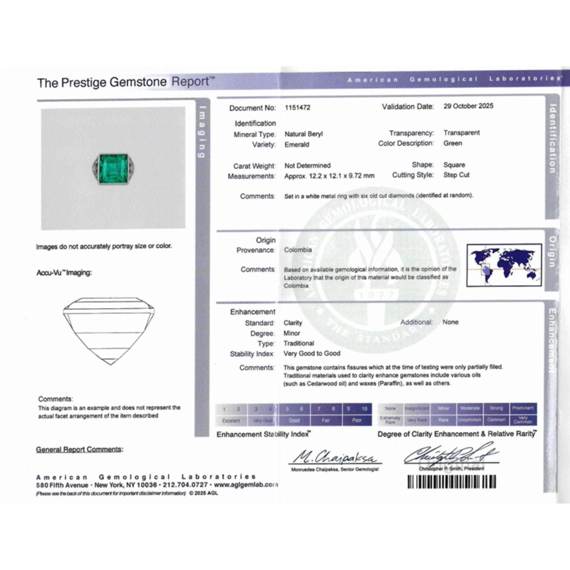 Esmeralda colombiana de talla esmeralda cuadrada de 12 quilates, con certificación AGL, engarzada en filigrana Art Déco de platino, con acentos de diamantes talla mina antigua y detalles milgrain. Anillo talla 4,5, ajustable.

Este anillo antiguo de