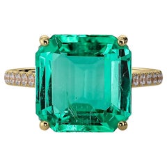 AGL Cert. 4.45 Carat Vivid Green Colombian Emerald Ring in 18K Gold