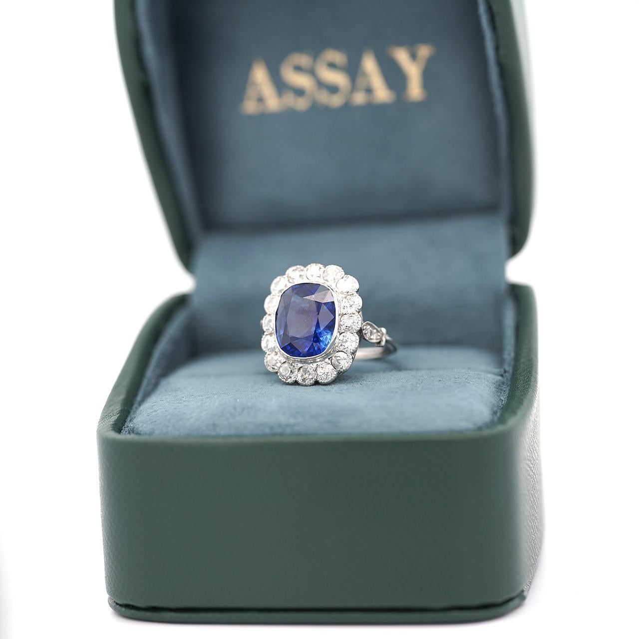 AGL-Bescheinigung. 5 Karat Ceylon Blauer Saphir Art Deco Ära Platin Diamant Ring Damen im Angebot