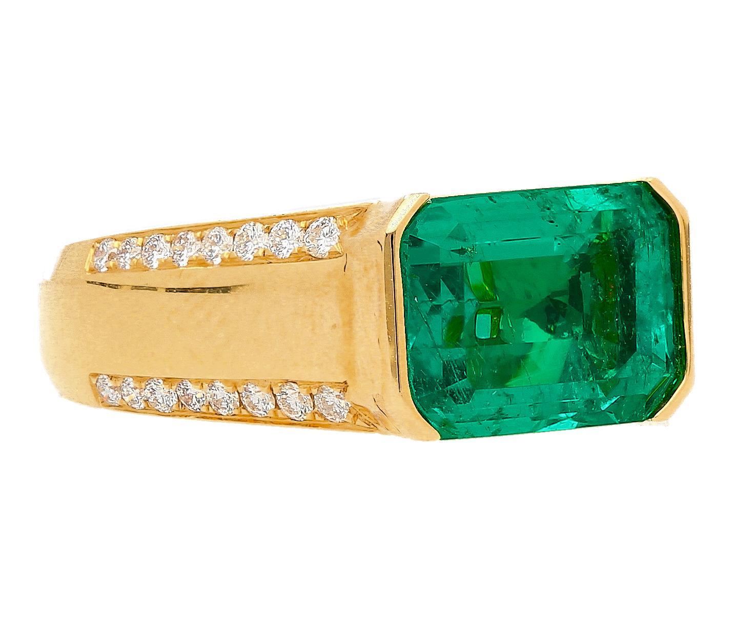 AGL Cert 5.21 Carat Colombian Emerald East-West 18K Gold Unisex Ring en venta 2