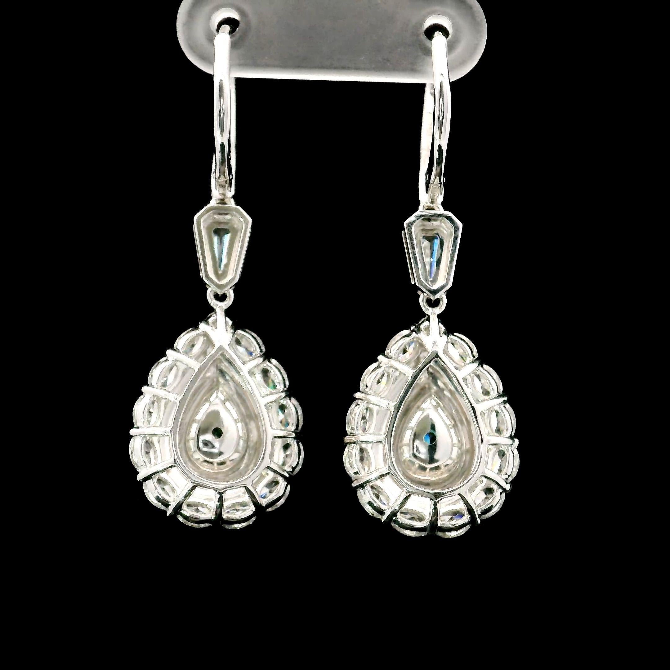 Women's or Men's AGL Certifed 2.00 Carat Fancy Green VS / SI Clarity Diamond Earrings For Sale