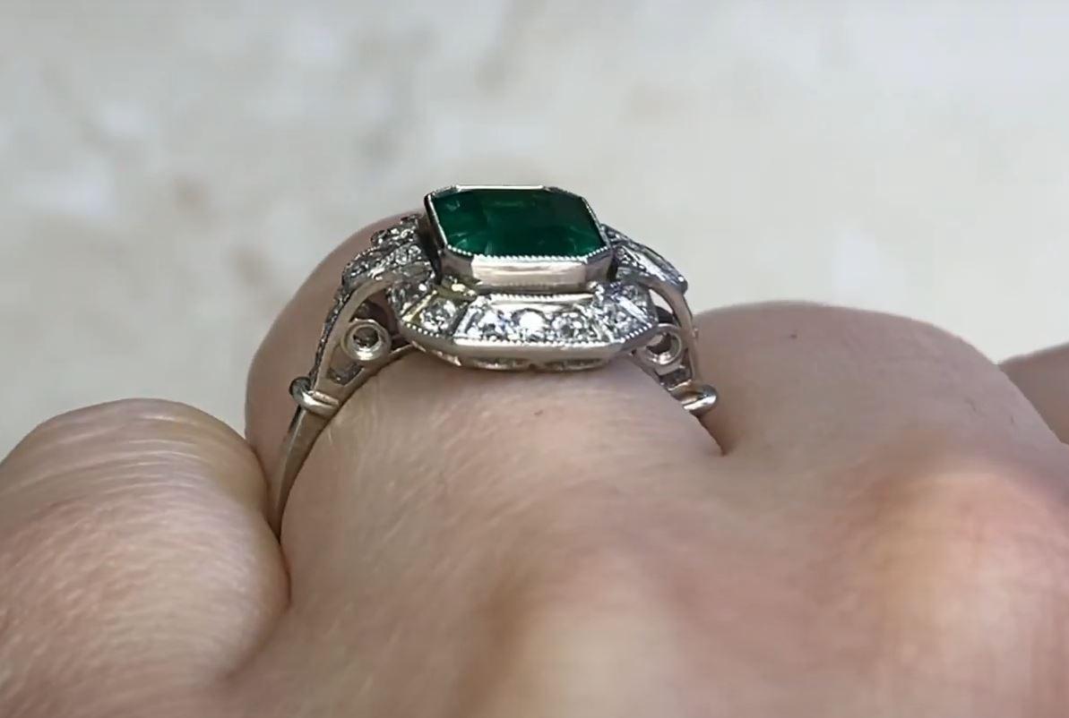Women's AGL Certification 1.06 Carat Colombian Emerald Ring, Untreated, Diamond Halo For Sale