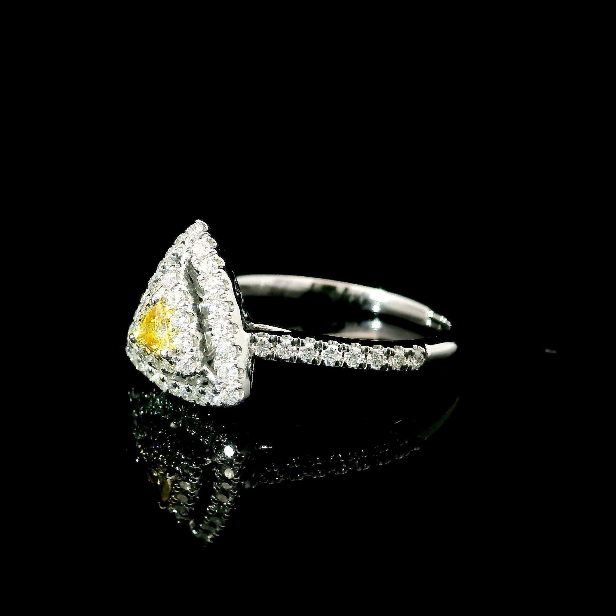 AGL Certified 0.068 Carat Fancy Yellow VS Clarity Diamond Ring In New Condition For Sale In บางรัก, TH