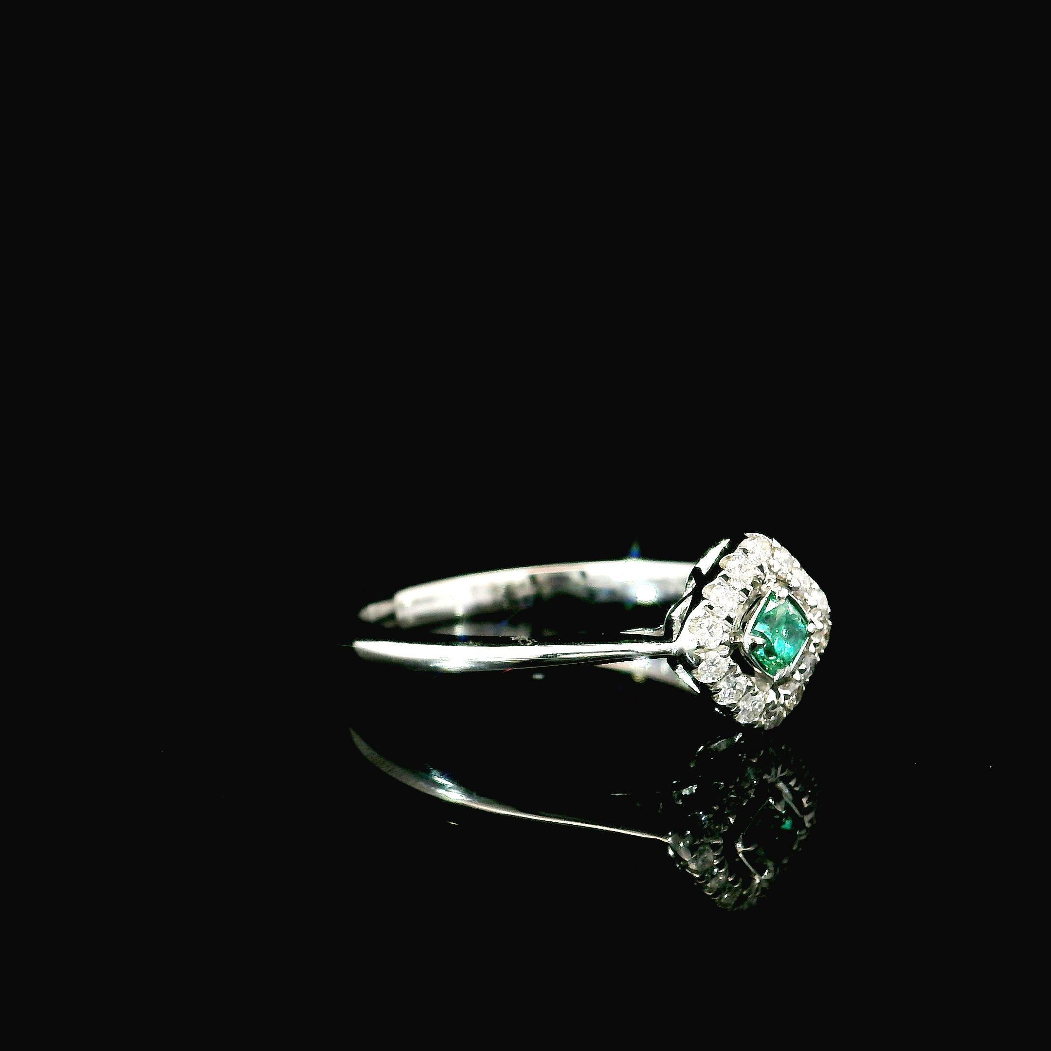 Cushion Cut AGL Certified 0.102 Carat Fancy Intense Green SI Clarity Diamond Ring For Sale