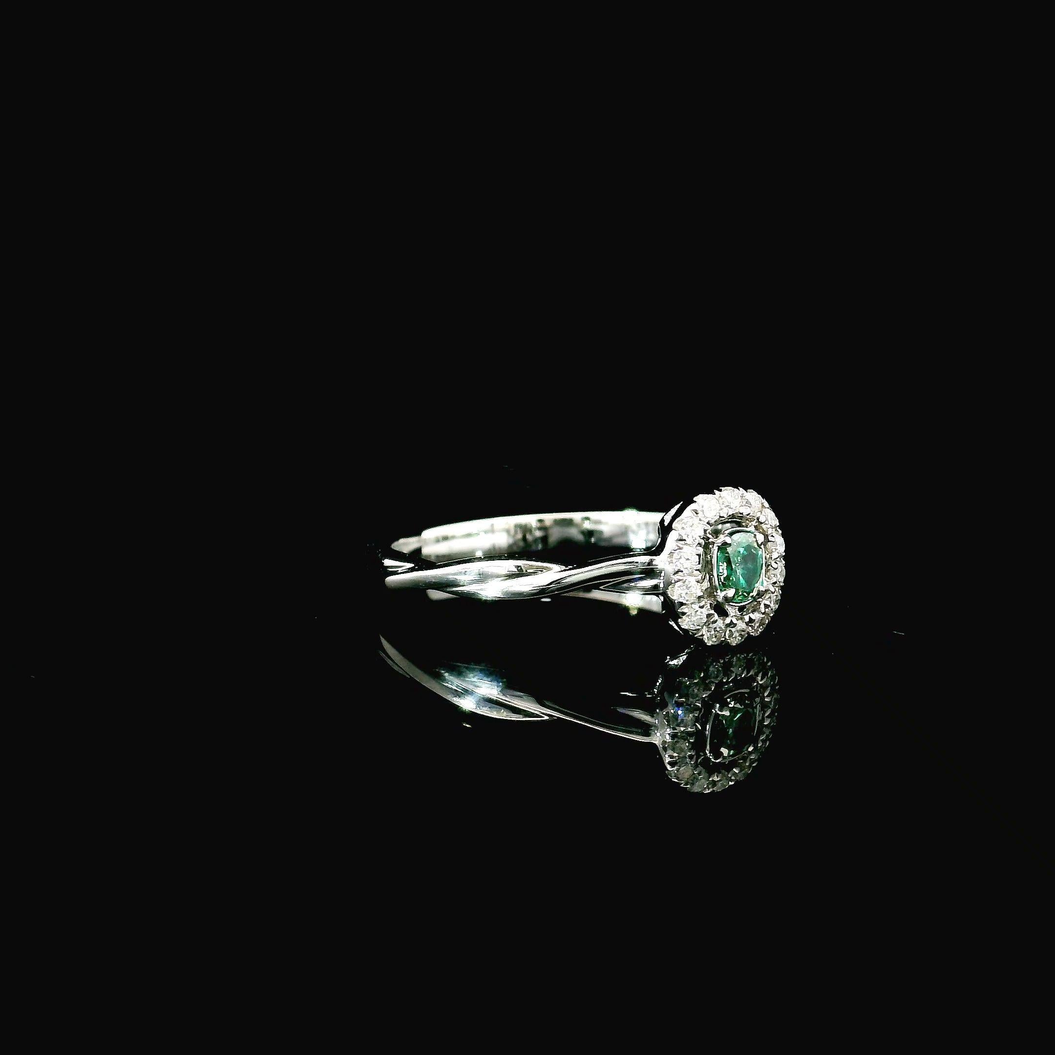 Cushion Cut AGL Certified 0.102 Carat Fancy Vivid Green VS Clarity Diamond Ring For Sale