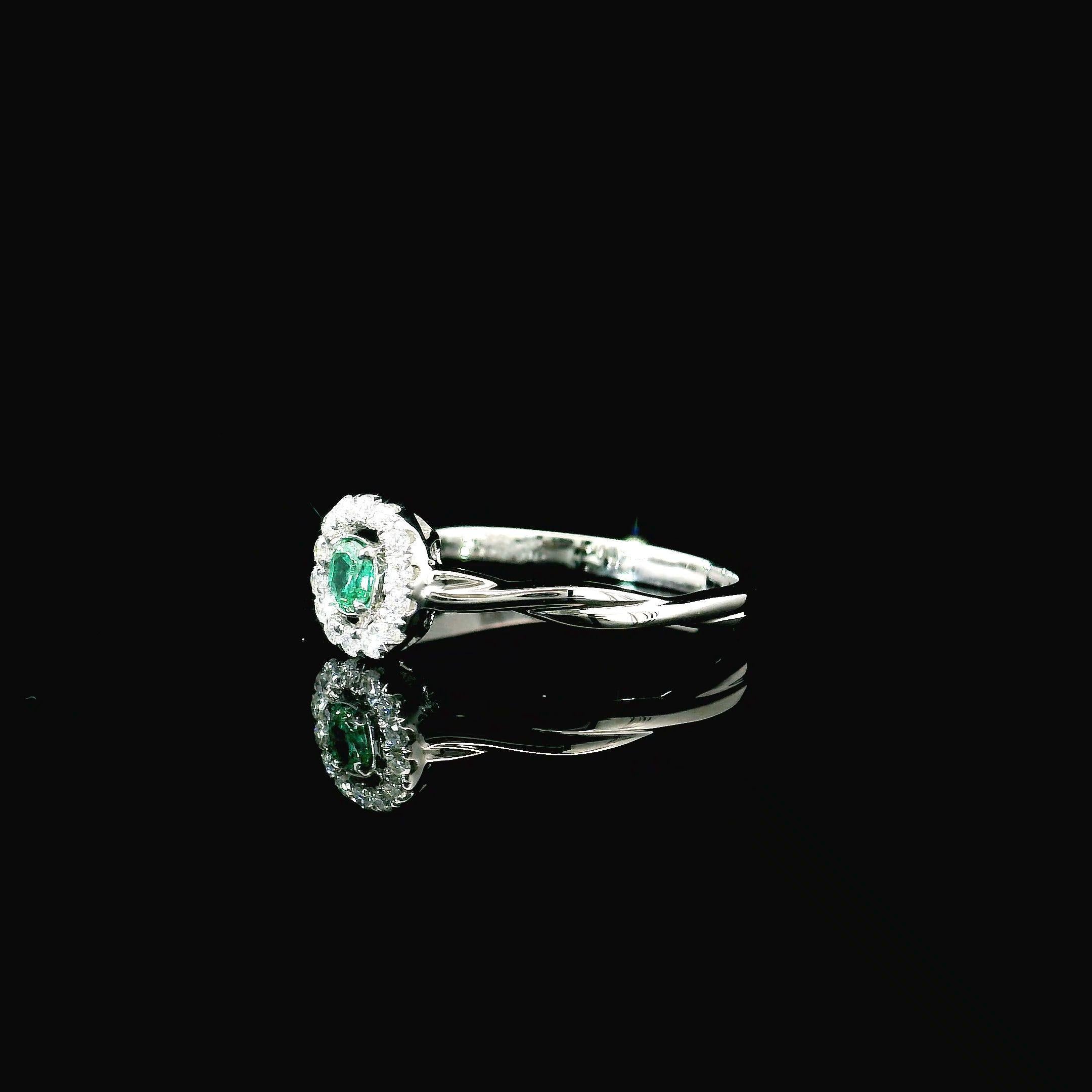 AGL Certified 0.102 Carat Fancy Vivid Green VS Clarity Diamond Ring In New Condition For Sale In บางรัก, TH