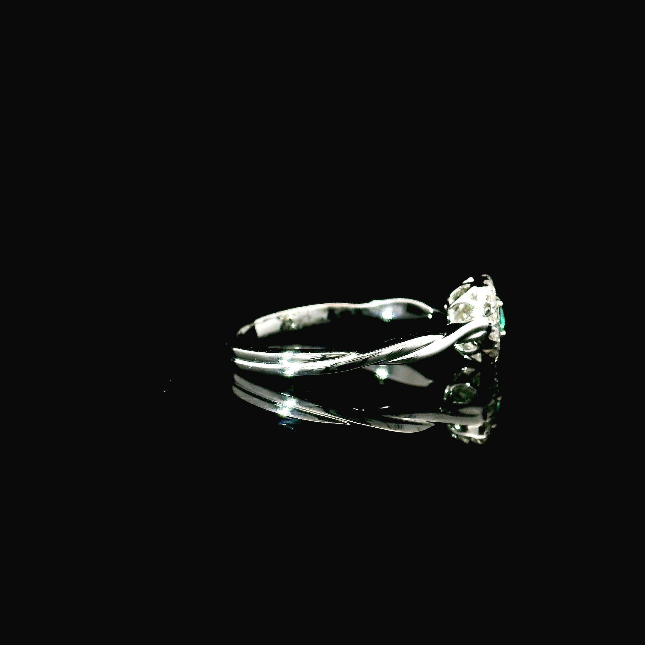 AGL Certified 0.102 Carat Fancy Vivid Green VS Clarity Diamond Ring For Sale 1