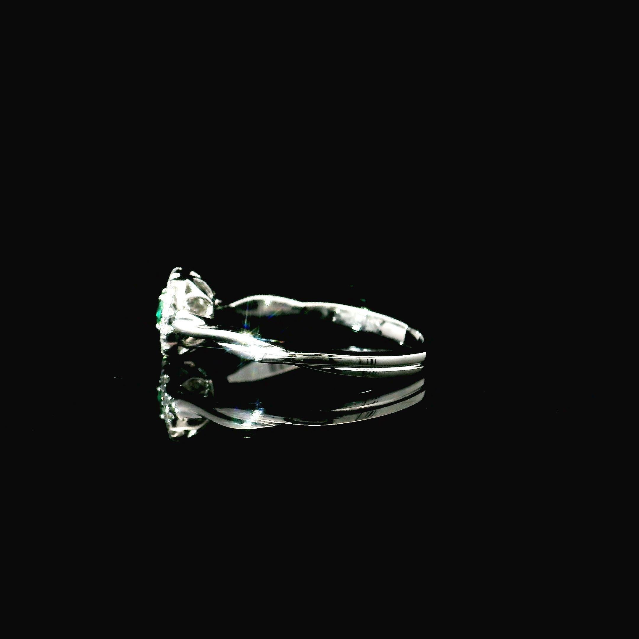 AGL Certified 0.102 Carat Fancy Vivid Green VS Clarity Diamond Ring For Sale 2