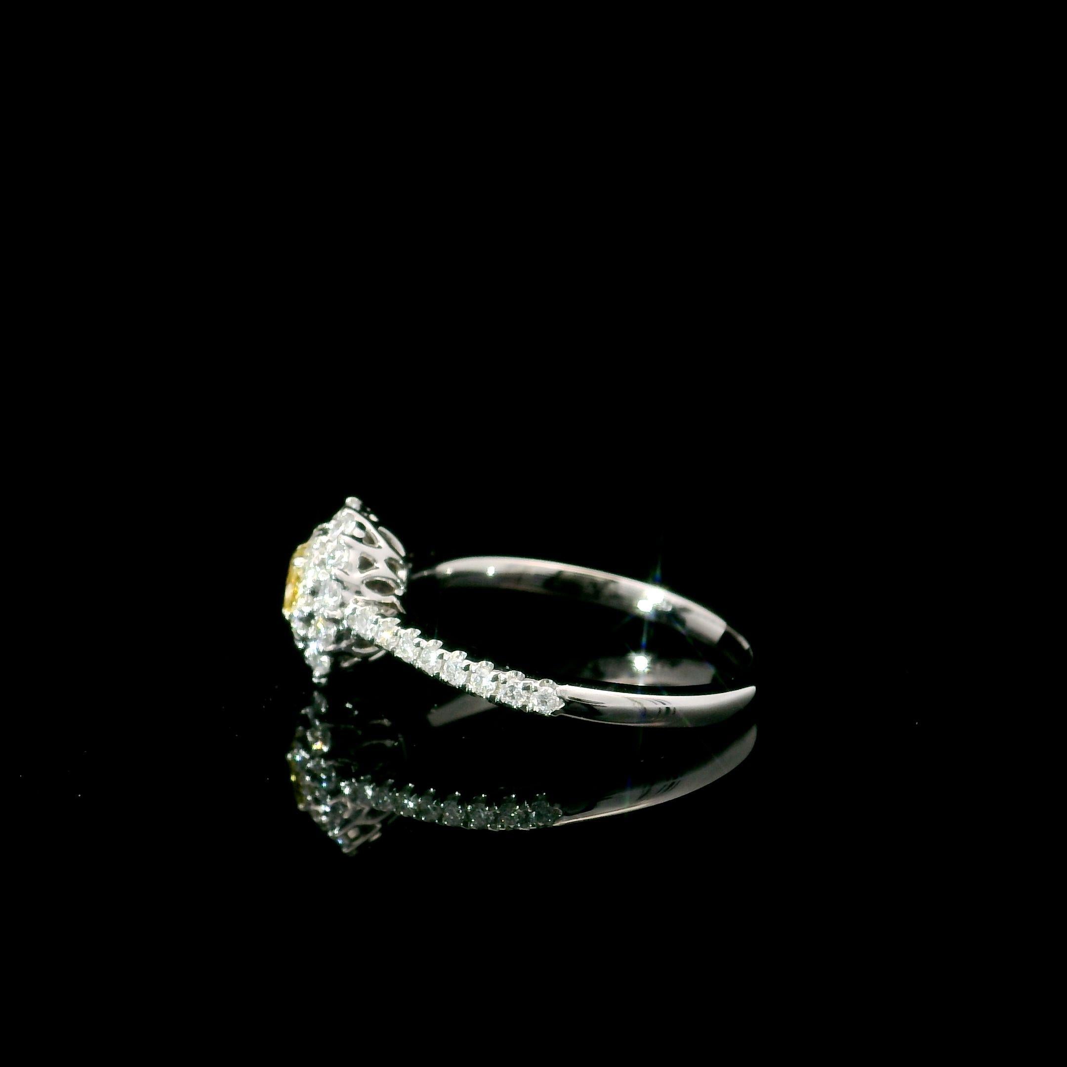 AGL Certified 0.11 Carat Fancy Yellow VS Clarity Diamond Ring In New Condition For Sale In บางรัก, TH