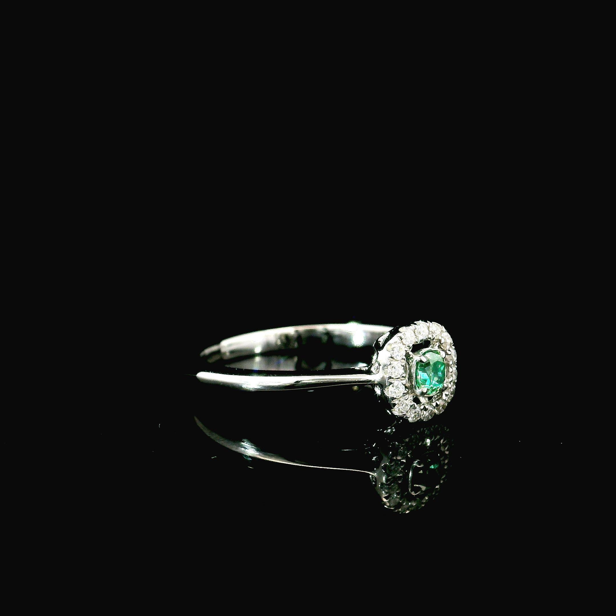Cushion Cut AGL Certified 0.113 Carat Fancy Intense Green VS Clarity Diamond Ring For Sale